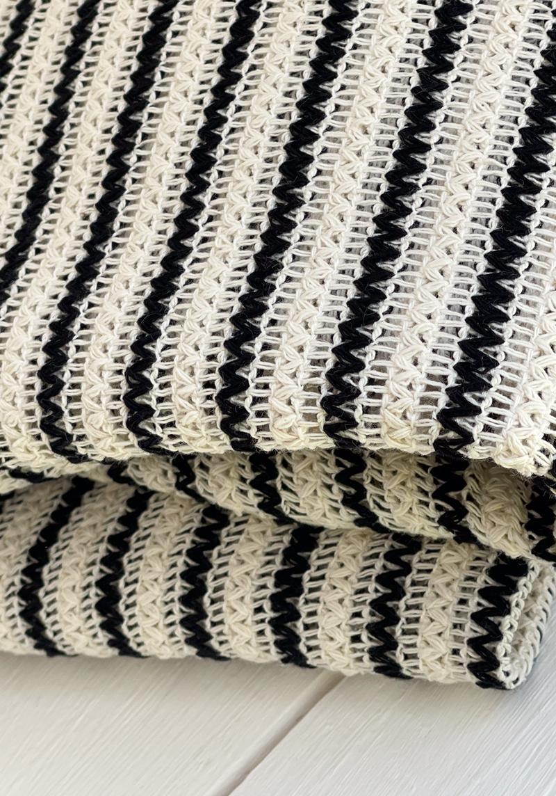 Tissu crochet de coton Ecru rayé Noir - par 10 cm