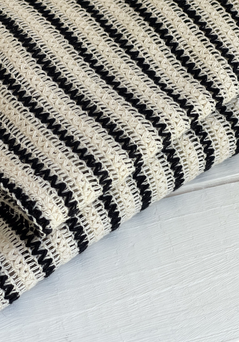 Tissu crochet de coton Ecru rayé Noir - par 10 cm
