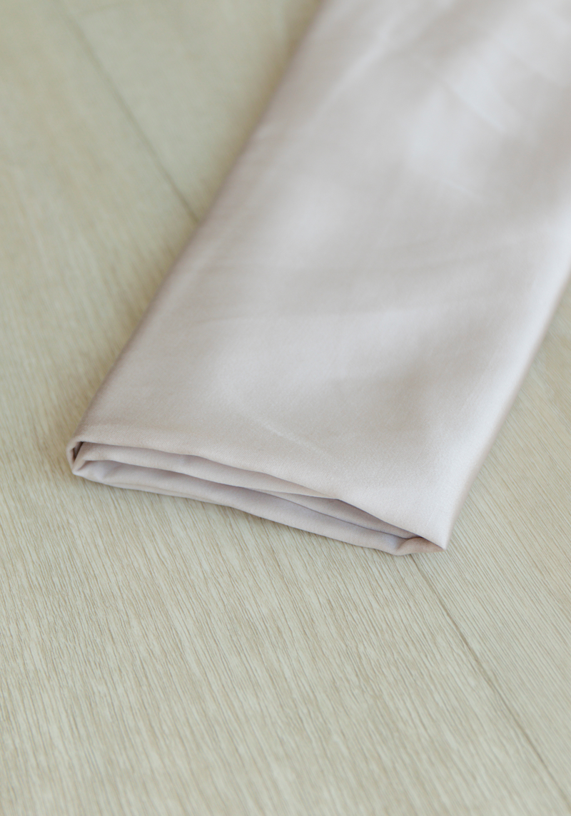 Satin de viscose, lin et lyocell Reflet - Cumin, Champagne ou Gris Parme